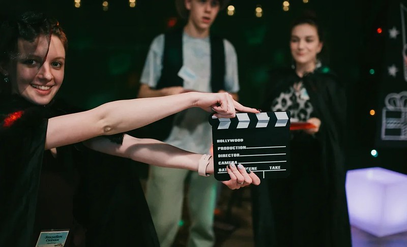 Городские огни и праздничное настроение в St. Petersburg