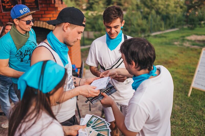 Как отметить майские праздники на природе в Санкт-Петербурге — идеи отдыха, квесты и сценарии