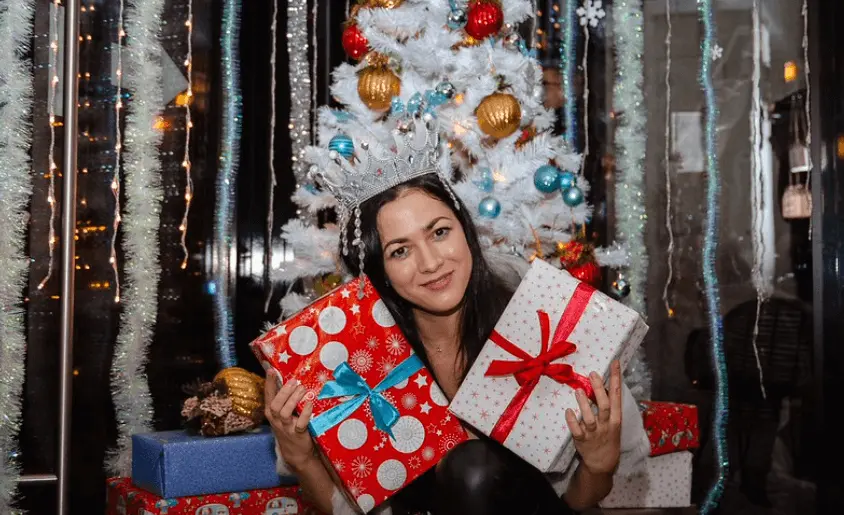 Гайд по идеальному Новому году 2026 с друзьями в Санкт-Петербурге: от квартиры и коттеджа — до квеста и ночного города