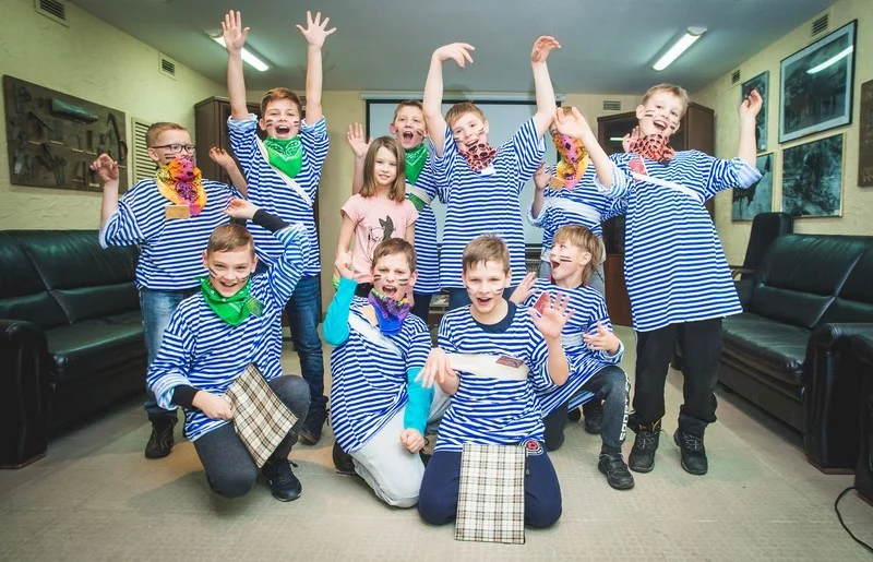 Quest for a teenager in St. Petersburg.